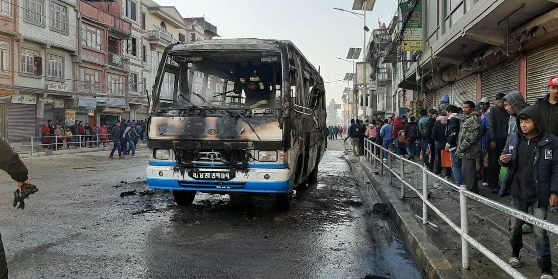 गाडीले विद्यार्थीलाई ठक्कर दिएपछि चाबहिल तनावग्रस्त