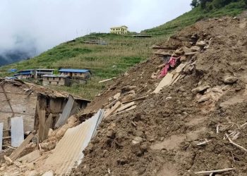 पहिरो गएको स्थानको निरीक्षण गर्न लिदी पुगे सभामुख सापकोटा (फोटोकथा)