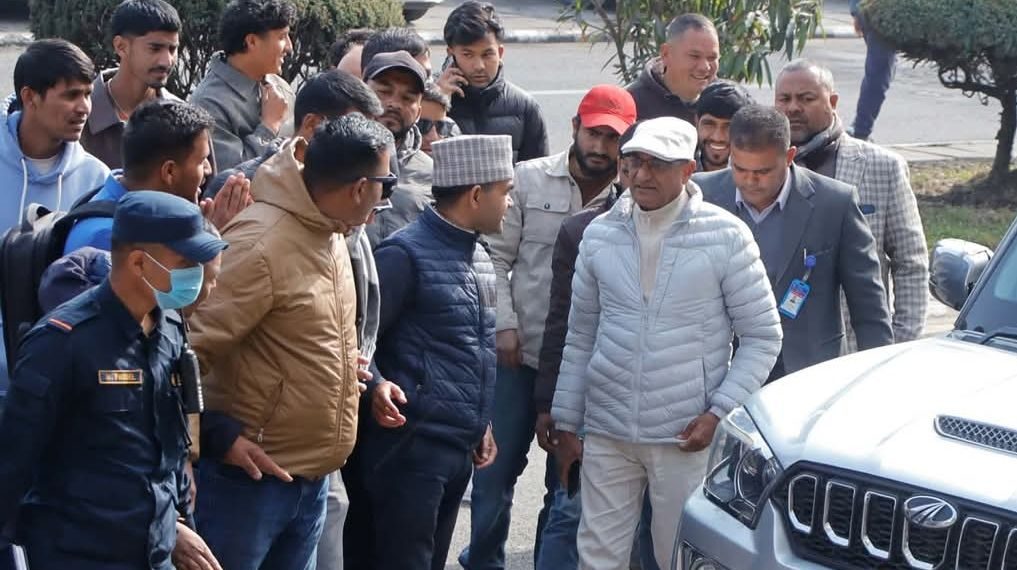 बयानका लागि जाँचबुझ आयोग पुगे पूर्वगृहमन्त्री लेखक