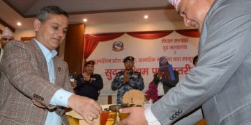 गृहमन्त्री अर्याल धनगढीमा, प्रदेशस्तरीय सुरक्षा गोष्ठीलाई सम्बोधन गर्दै