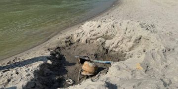 त्रिशुली किनारमा भेटिएको बसको उत्खनन् आज पनि