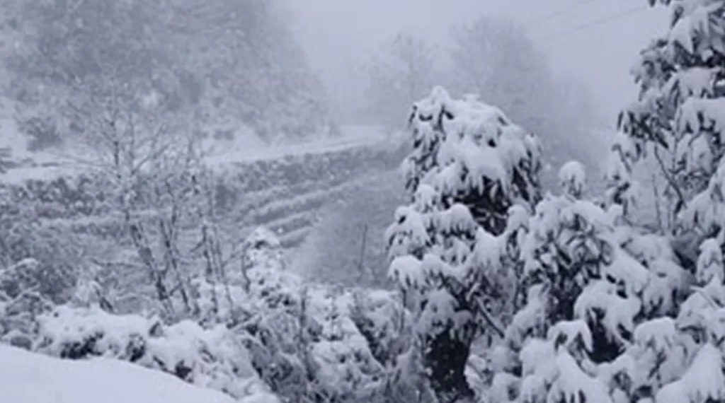 पश्चिम नेपालका साथै उच्च पहाडी तथा हिमाली भेगमा केही हिमपात र वर्षाको सम्भावना