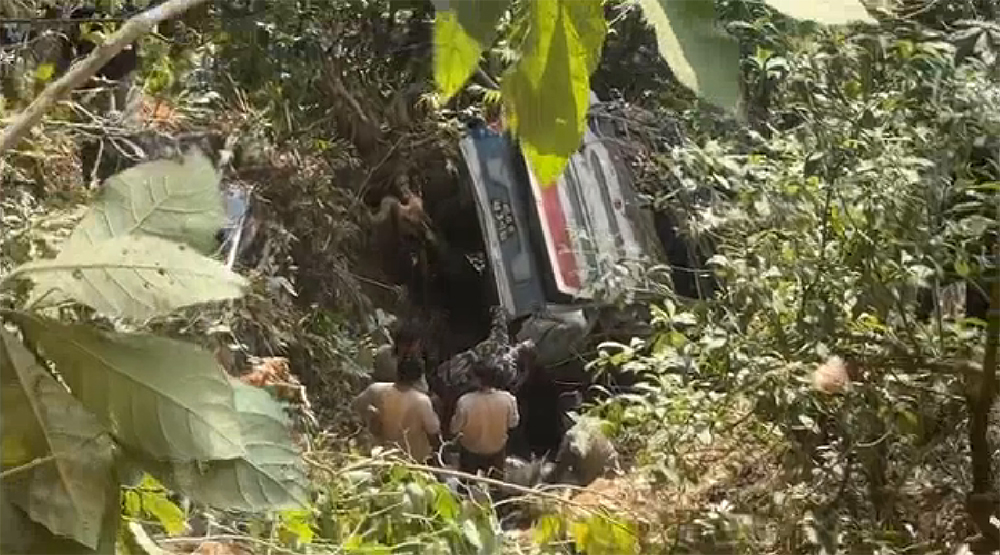 निर्वाचनमा खटिएको नेपाली सेना चढेको बस दुर्घटना, २४ जना घाइते