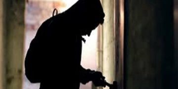 रानीबारीको एक घरबाट १८ तोला सुन चाेरी