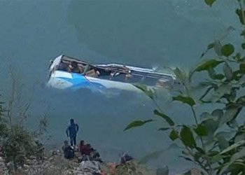 तामाकोशीमा बस खस्दा ५ जनाको मृत्यु